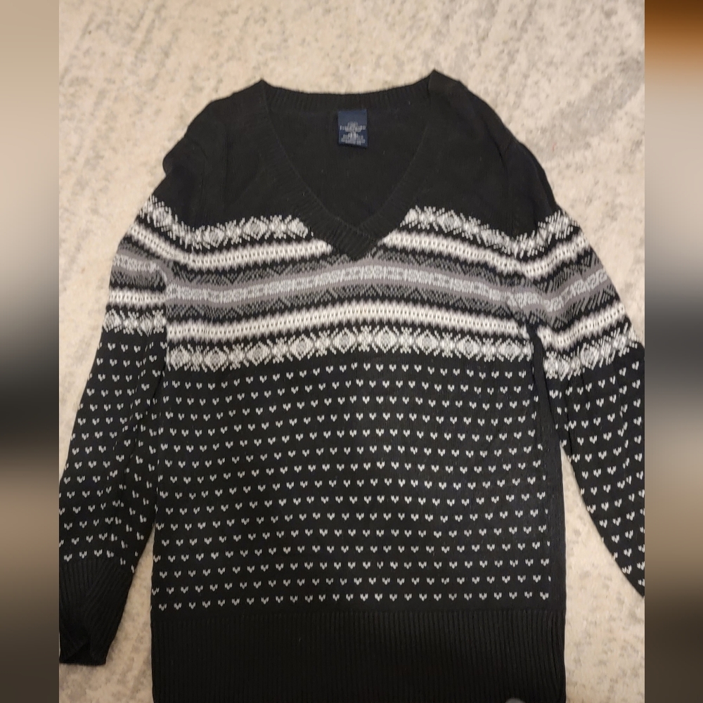 Black and white sweater - Picture 1 of 2